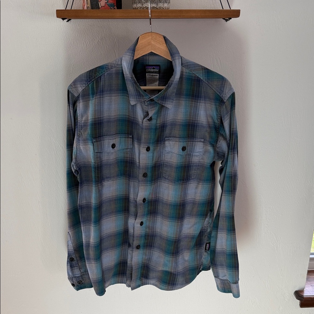 Patagonia lightweight Men's Flannel - Men’s Medium